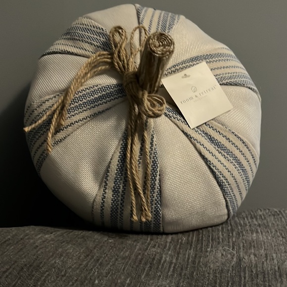 Fall decor, pumpkin - Picture 2 of 2